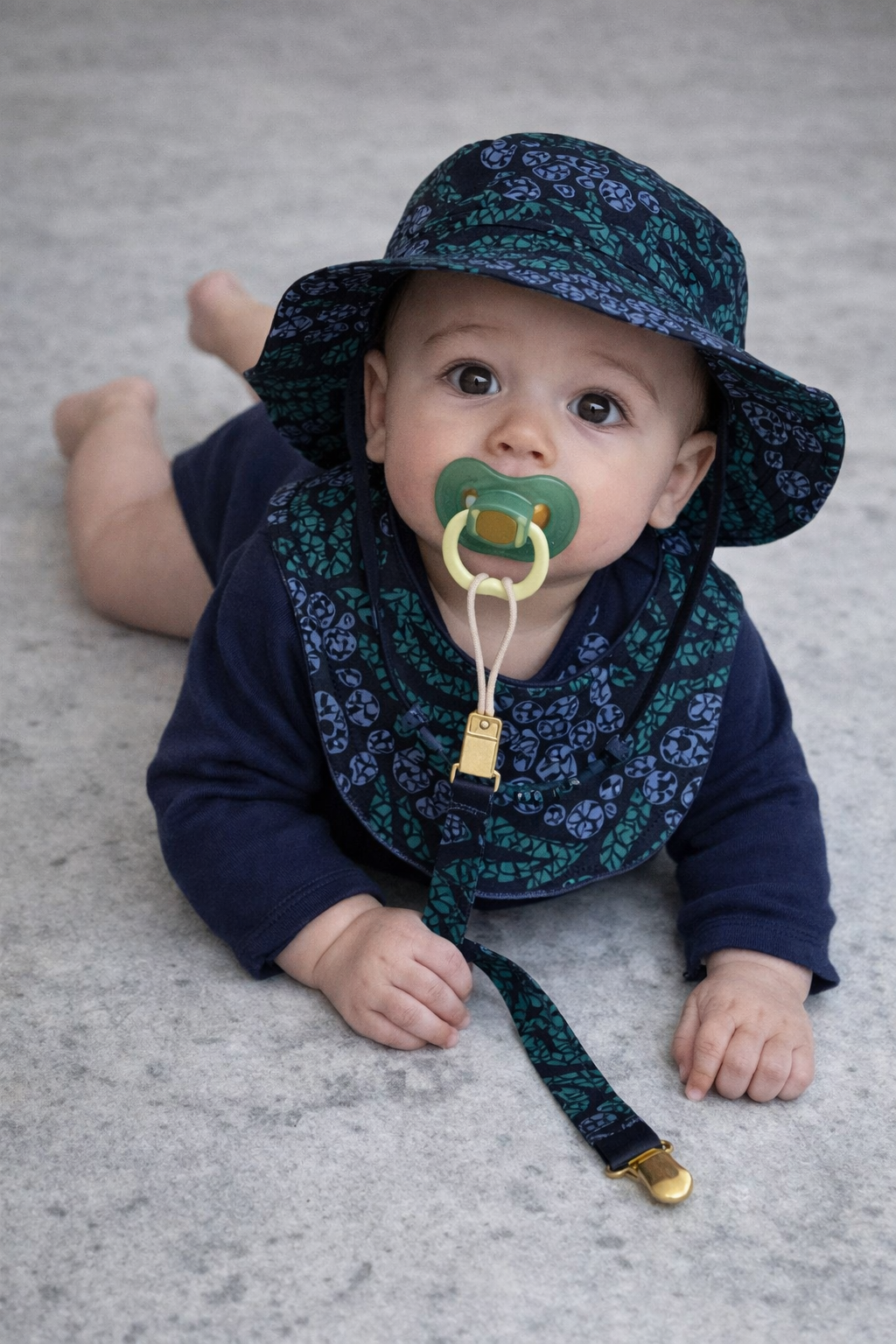 African Wax Print Baby Set – Sun Hat, Bib & Pacifier Clip(3-9 months)
