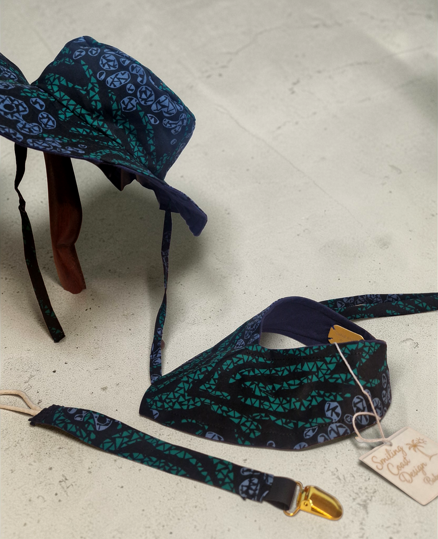 African Wax Print Baby Set – Sun Hat, Bib & Pacifier Clip(3-9 months)