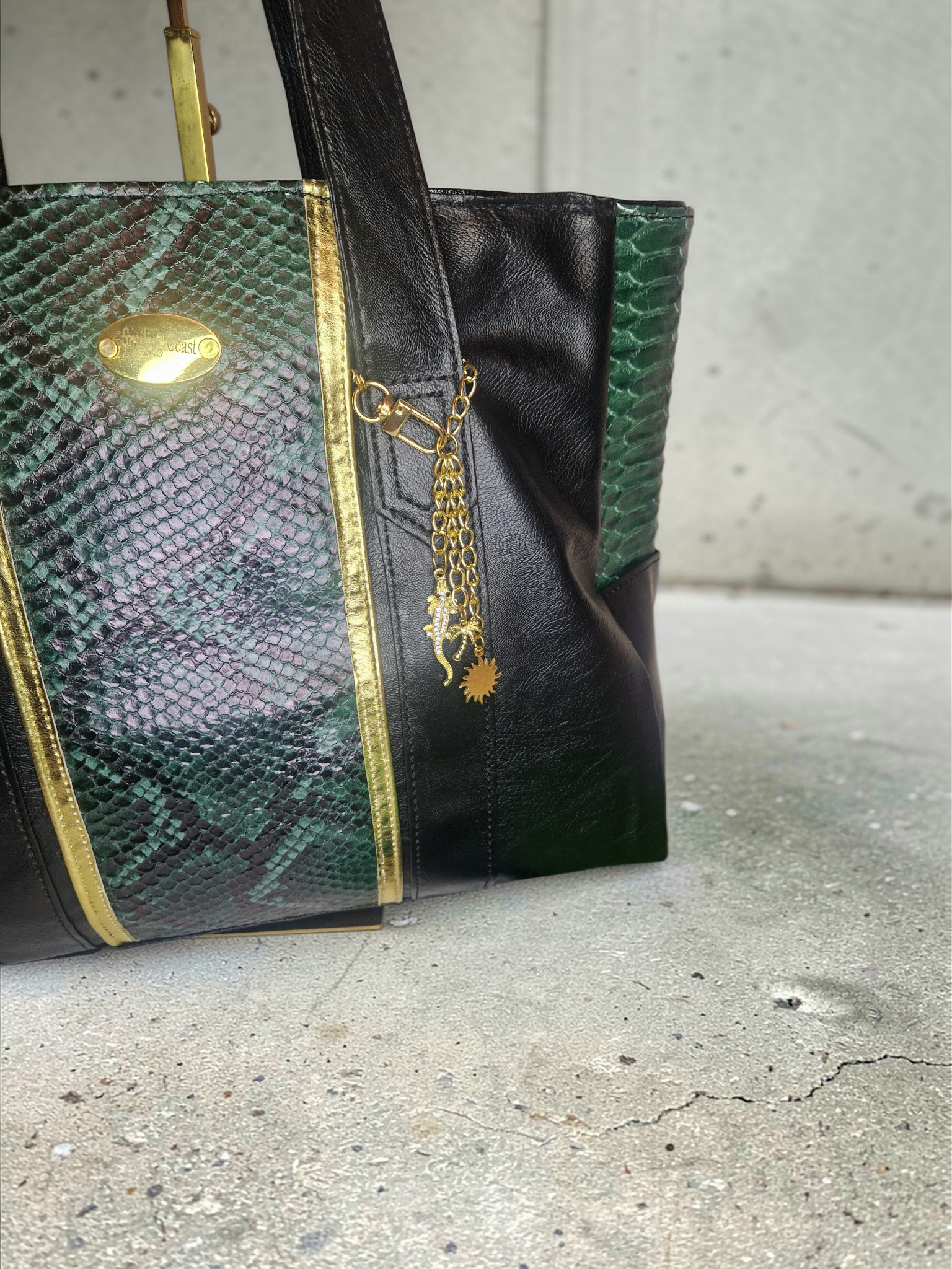 Crocodileprint Tote – Handmade Vegan Leather & African Wax Print inside lining and matching dustbag |Kachikally Untamed Edition- Smiling Coast Design