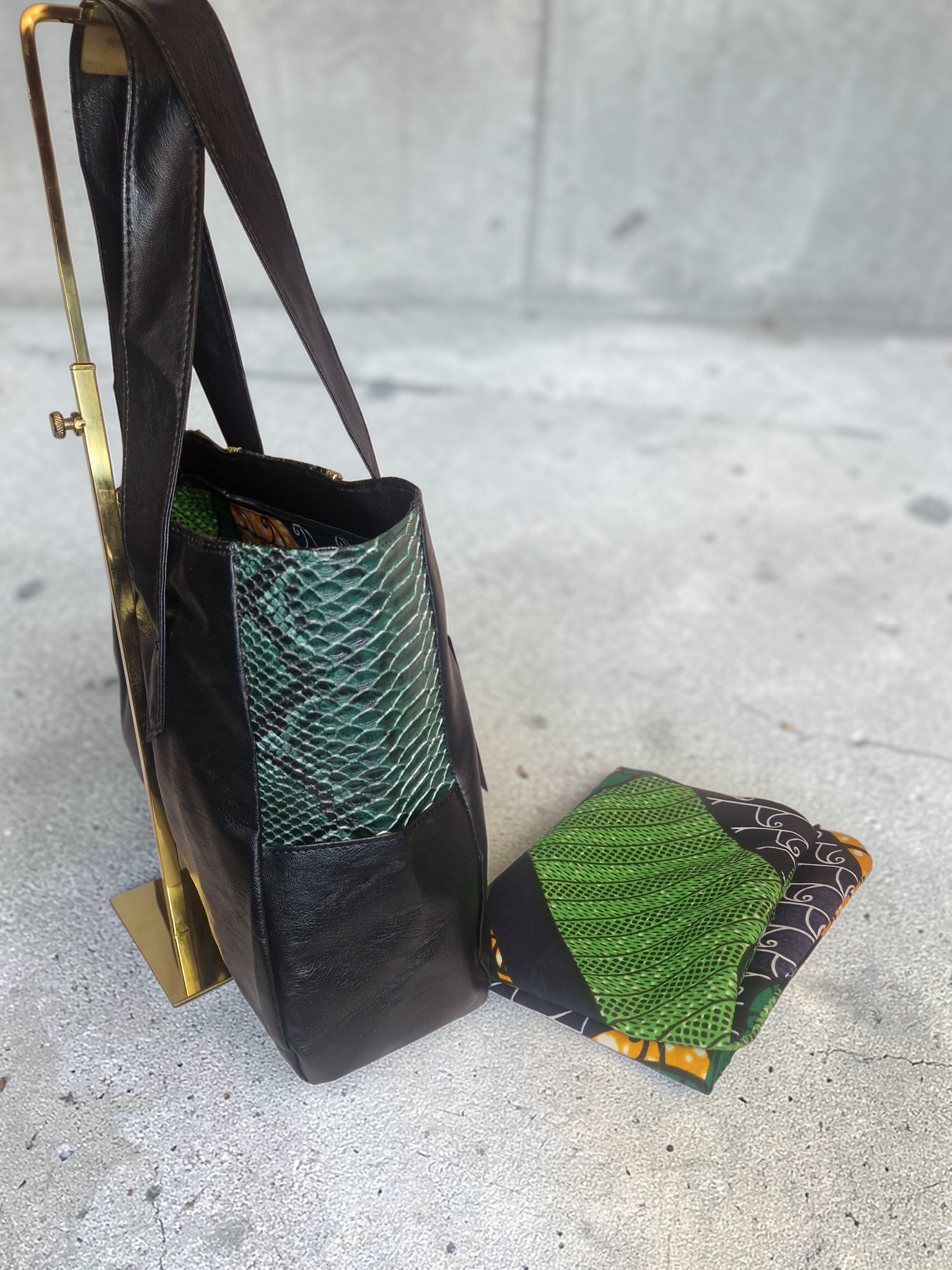 Crocodileprint Tote – Handmade Vegan Leather & African Wax Print inside lining and matching dustbag |Kachikally Untamed Edition- Smiling Coast Design
