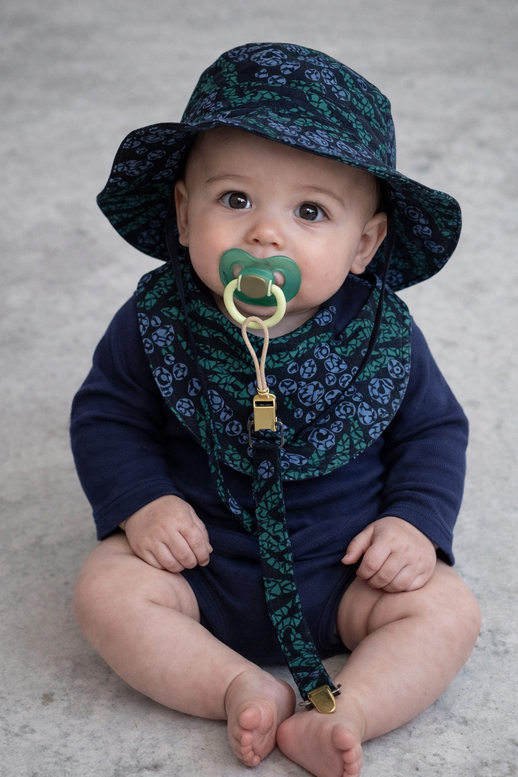 African Wax Print Baby Set – Sun Hat, Bib & Pacifier Clip(3-9 months)